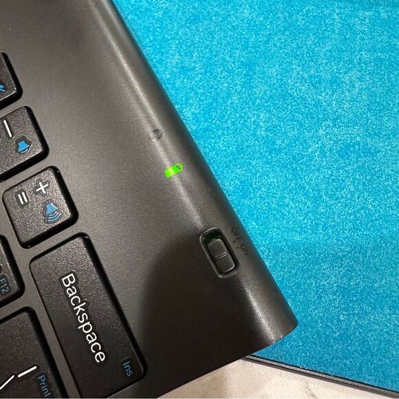 Logitech Wireless tablet Keyboard and stand - Picture 8 of 13